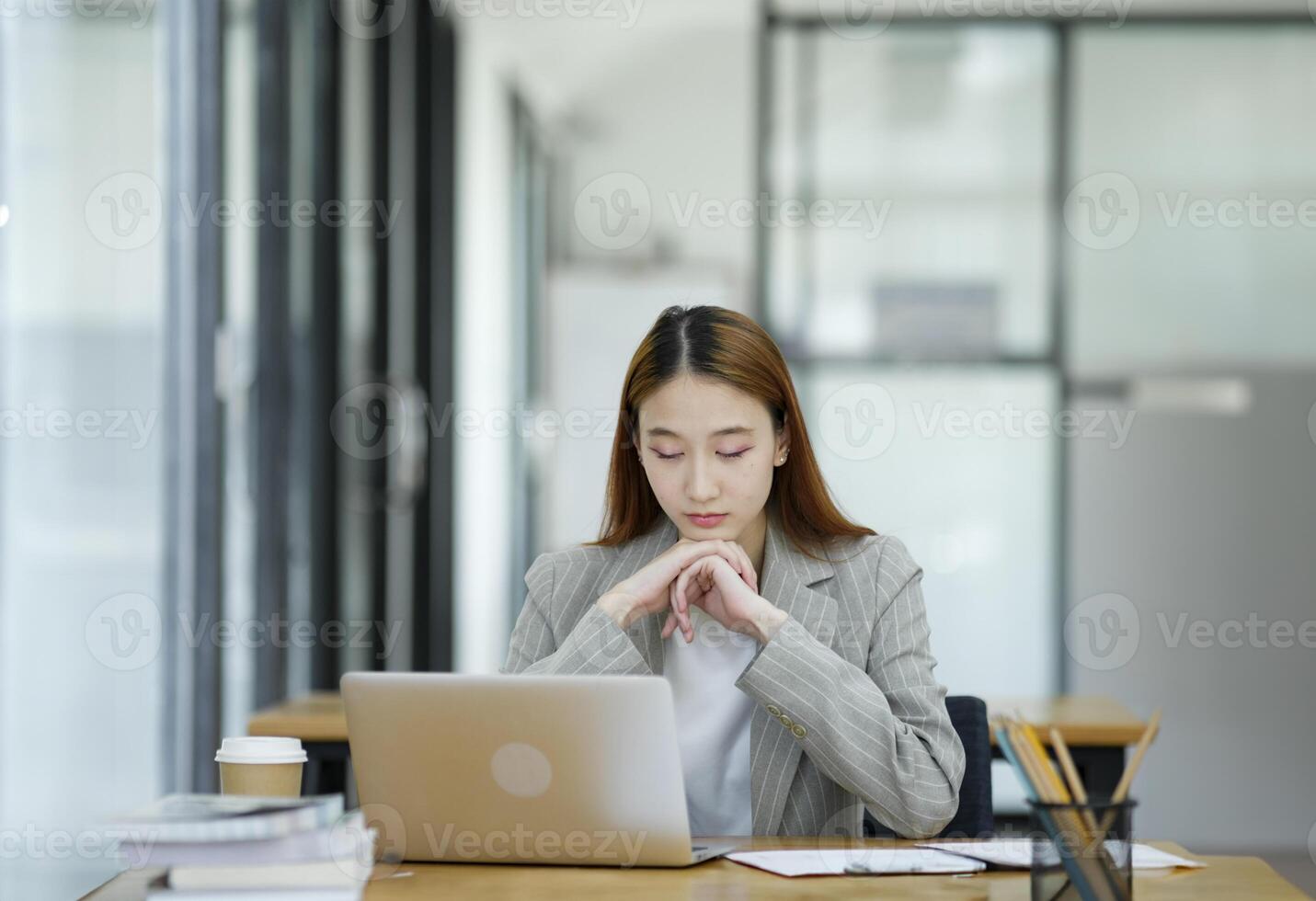 Female employees are stressed and tired. Headache from thinking and pressure from work. photo