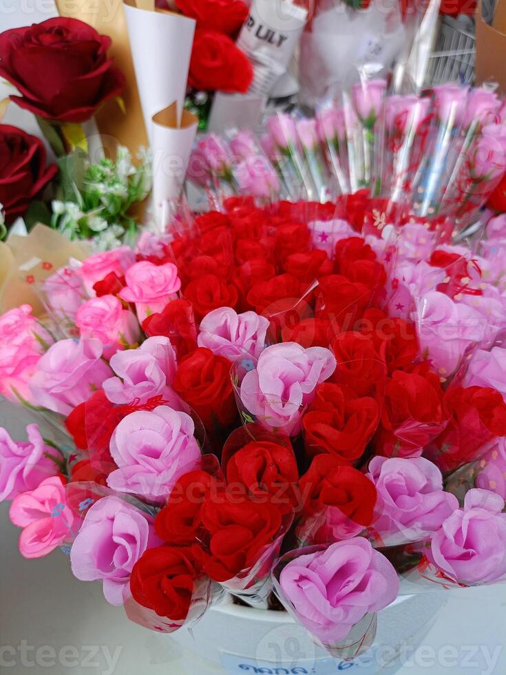 Rosa flores para San Valentín día en tienda flores Tailandia foto