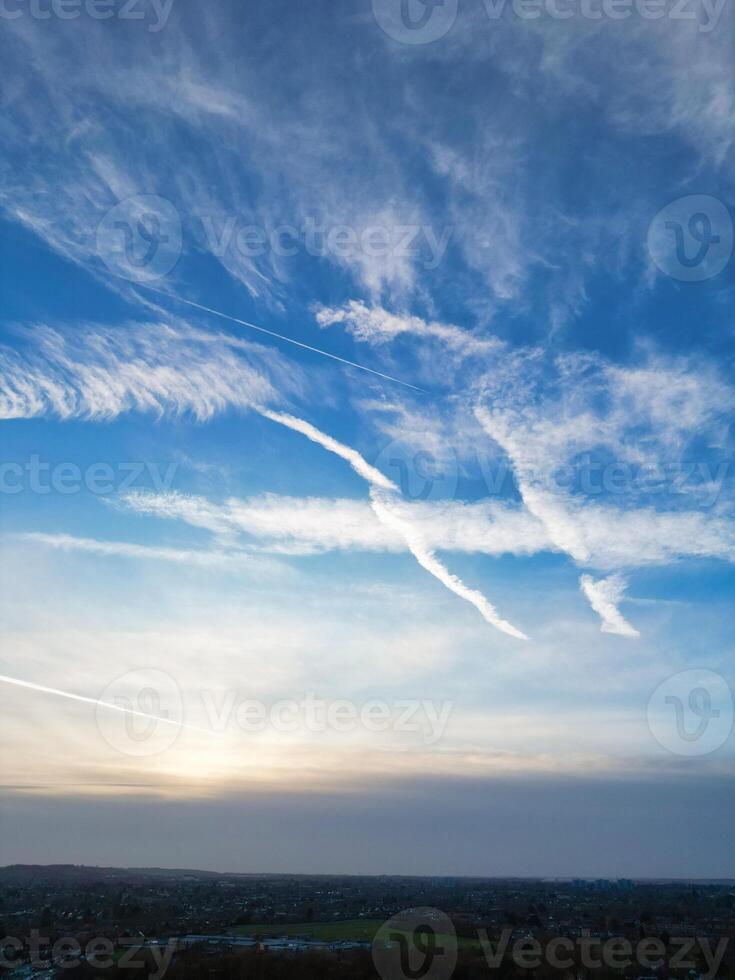 más hermosa colores de cielo y nubes durante puesta de sol terminado Inglaterra Reino Unido foto