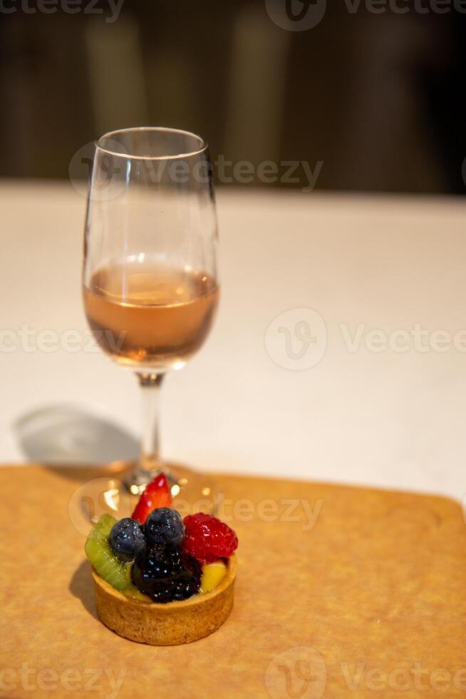 Fruit tartlet with Prosecco photo