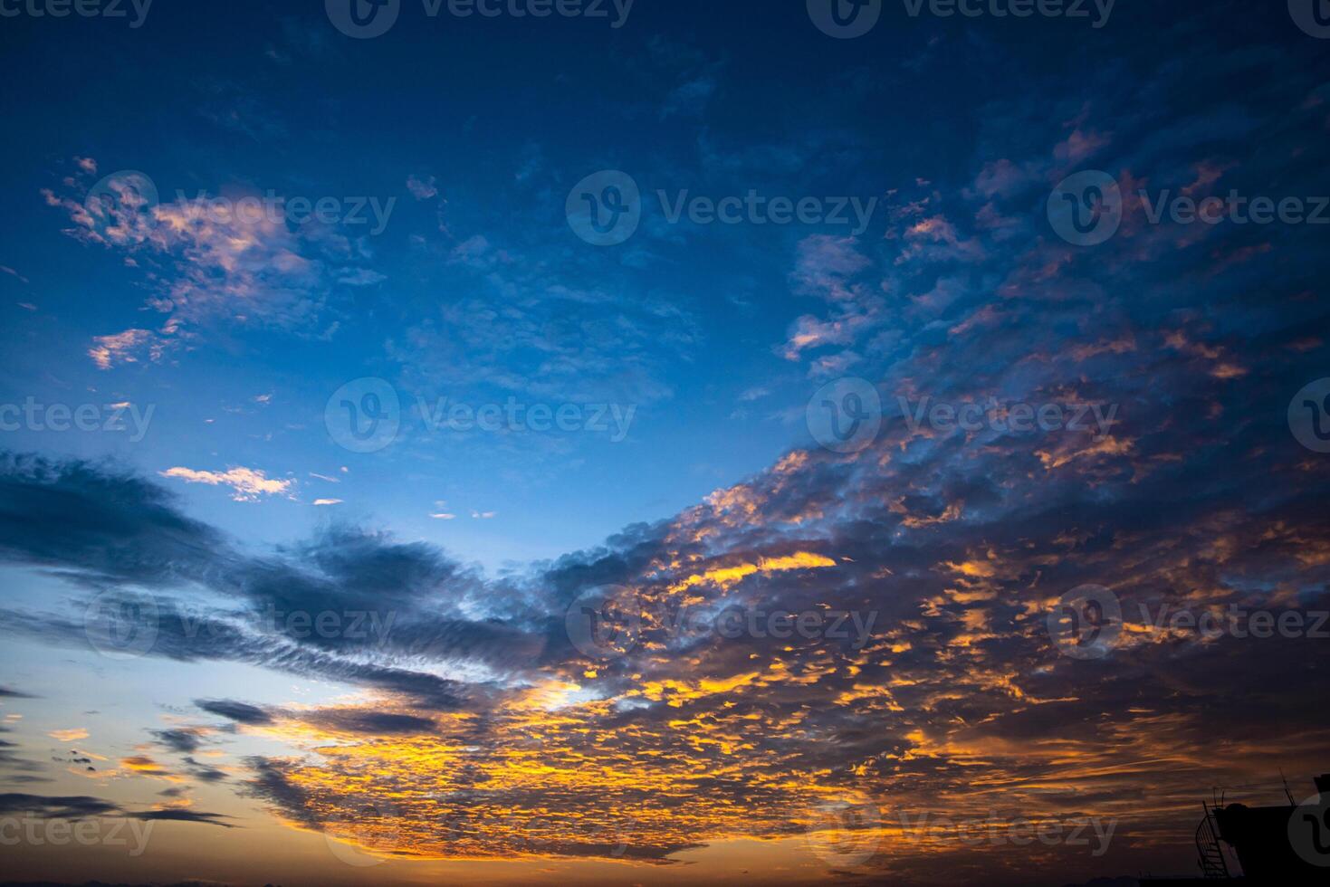 cielo de la hora dorada foto