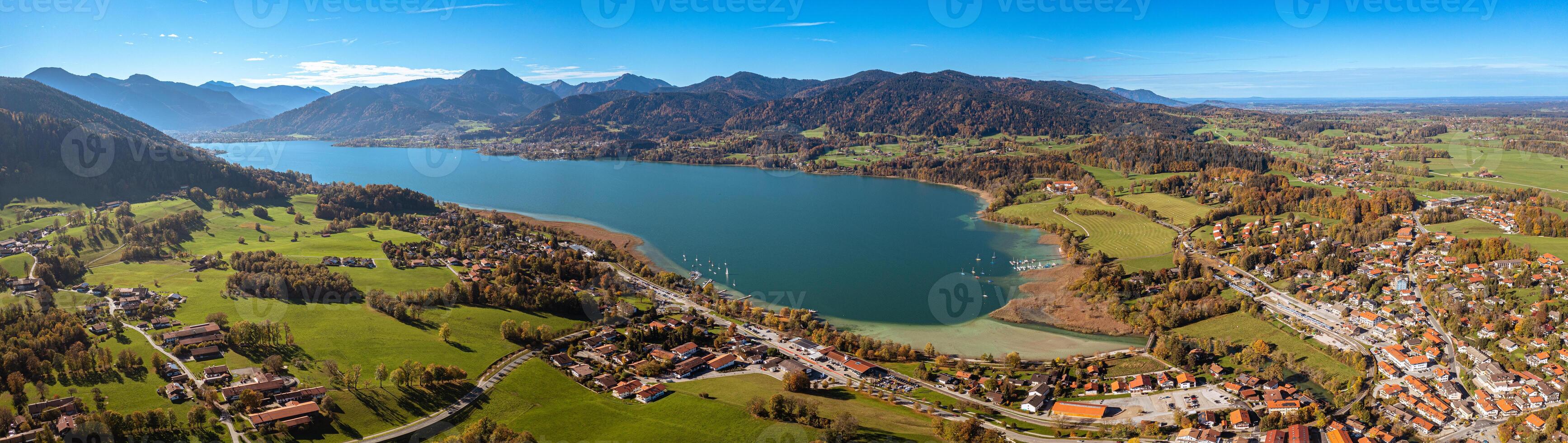 Tegernsee aéreo otoño otoño. zumbido panorama bávaro Alpes foto