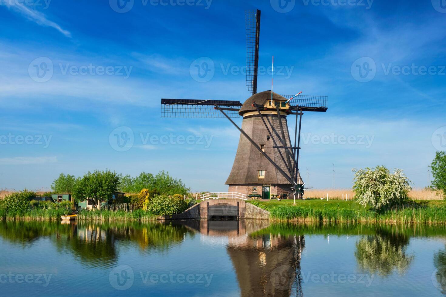 molinos de viento a kinderdijk en Holanda. Países Bajos foto