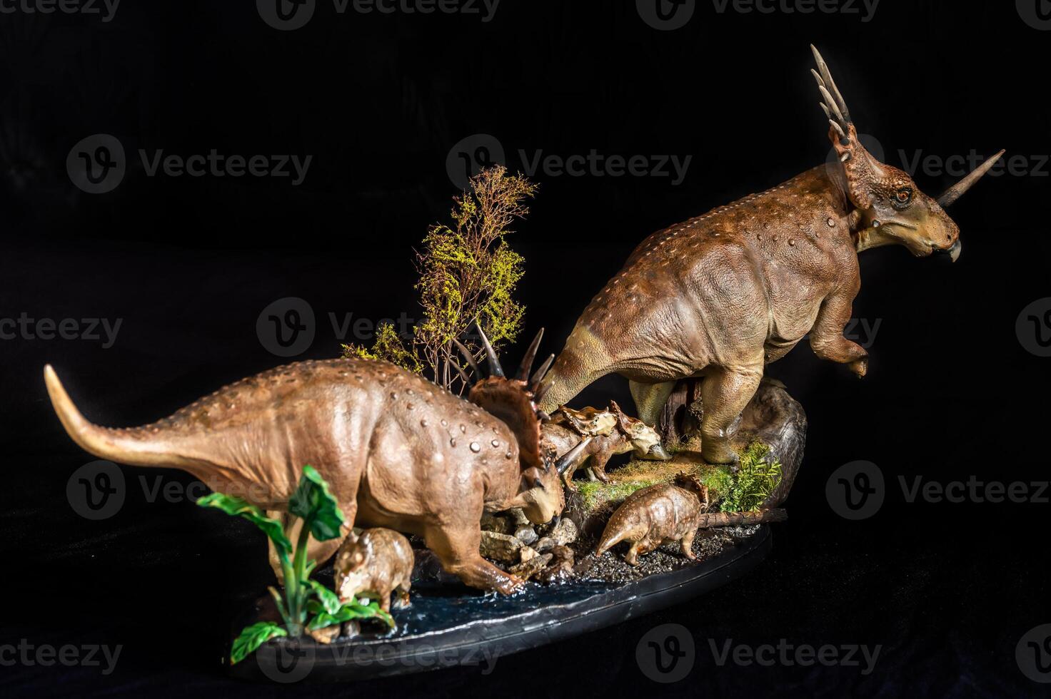 styracosaurus dinosaurio en el oscuro foto