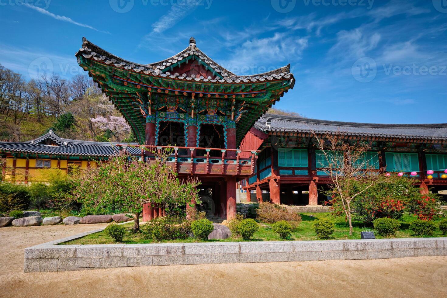 Sinheungsa temple in Seoraksan National Park, Seoraksan, South Korea photo