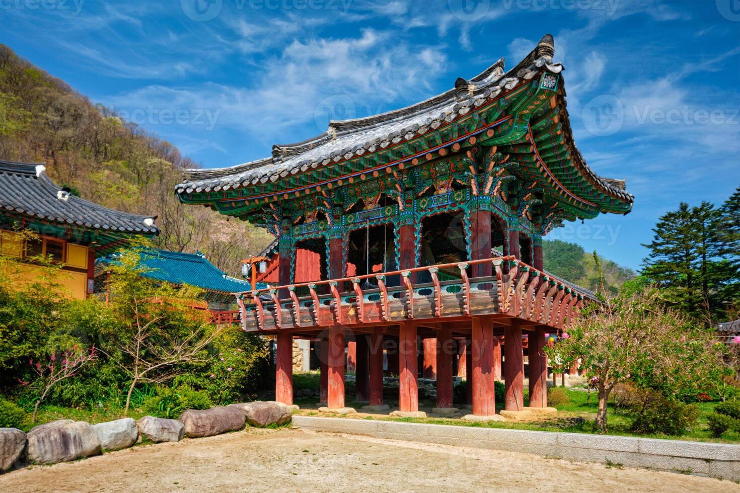 Sinheungsa temple in Seoraksan National Park, Seoraksan, South Korea photo