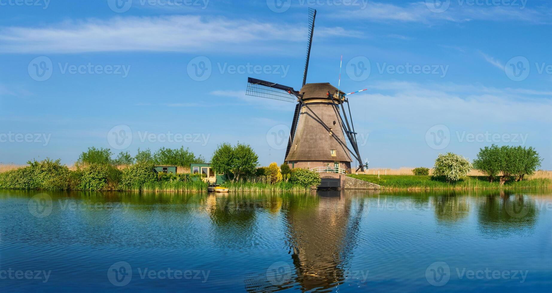 molinos de viento a kinderdijk en Holanda. Países Bajos foto