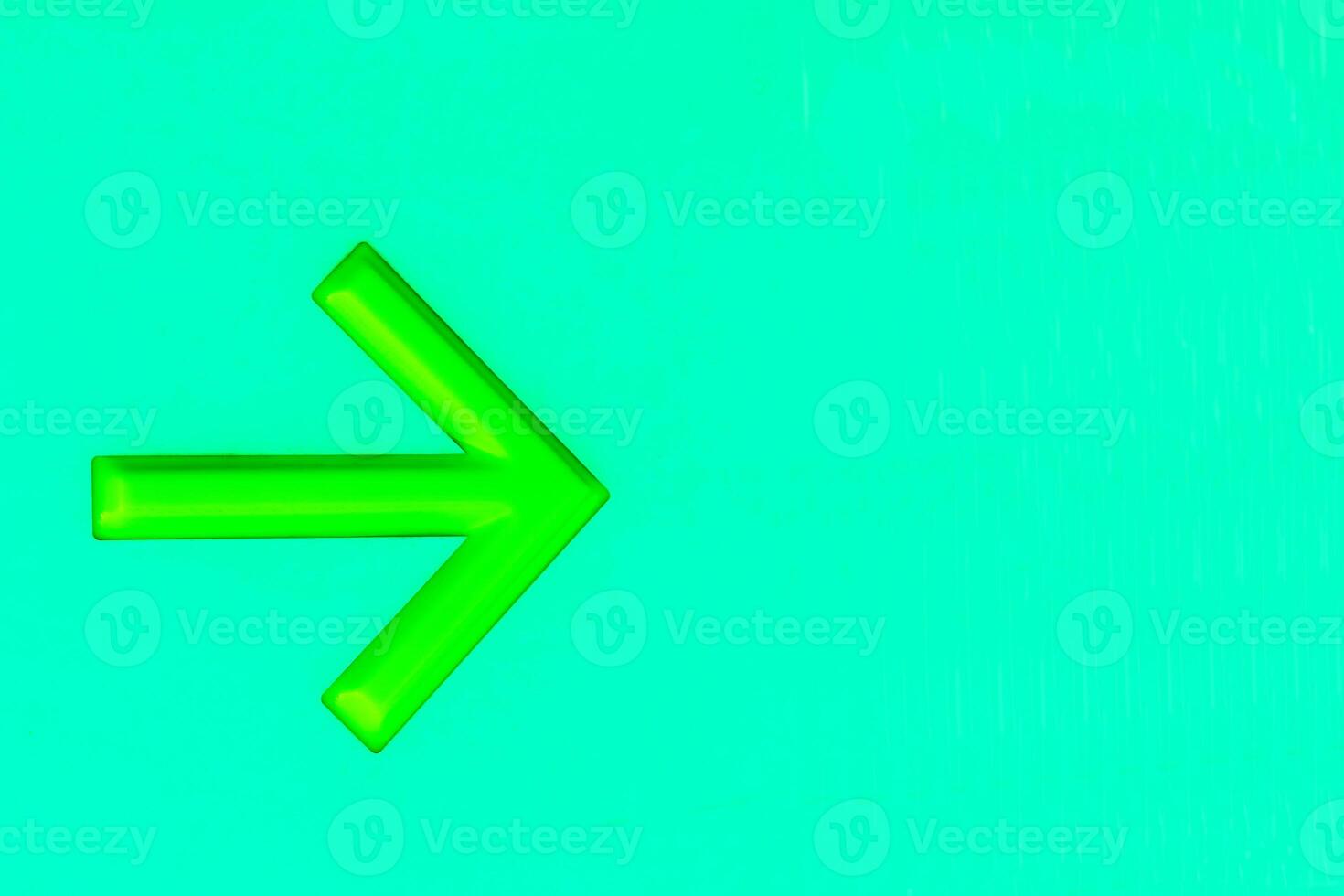 Emerald banner with a green arrow indicating the direction for your events photo