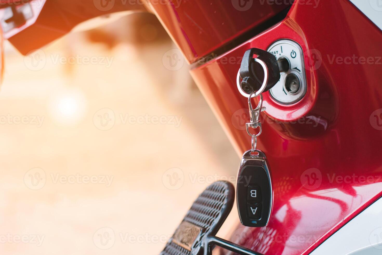 Motorcycle key system, lock and start via remote, modern safety technology Using the remote instead of the key photo