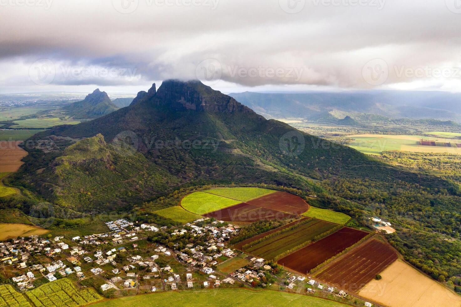 ver desde el altura de el sembrado campos situado en el isla de Mauricio foto