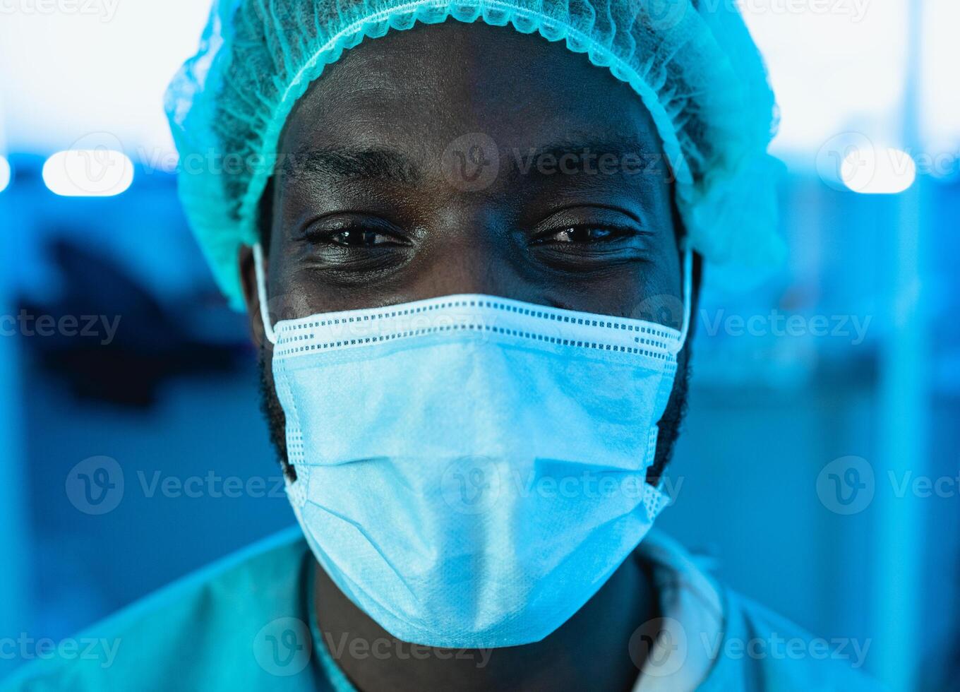 Portrait of doctor wearing protective face mask fighting against corona virus outbreak - Health care and medical worker concept photo