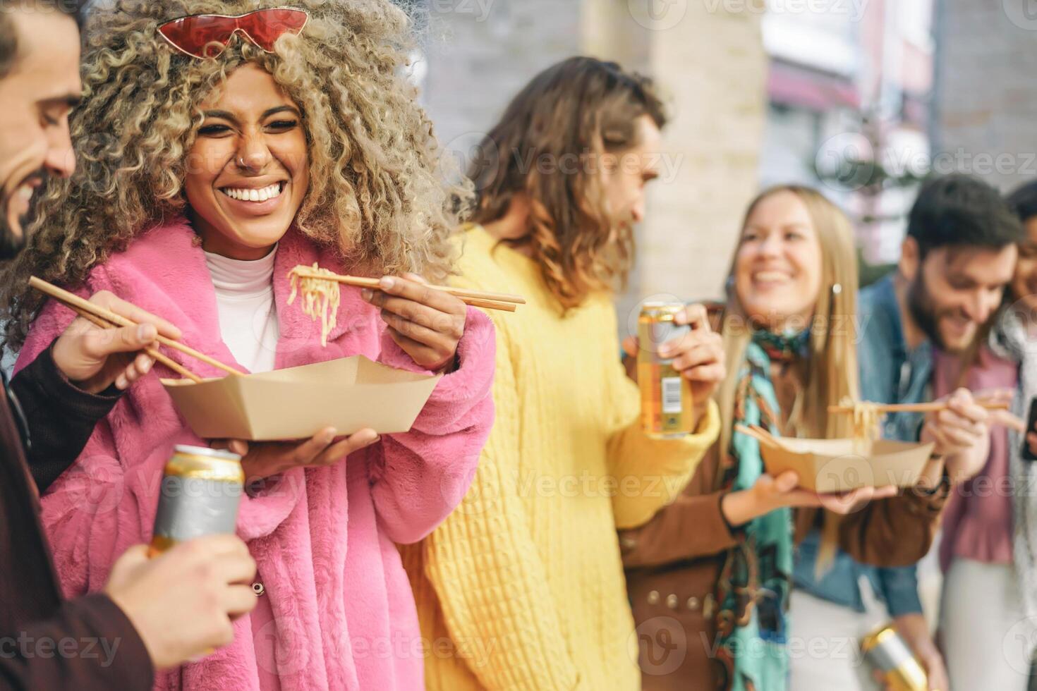 Happy friends eating street food and drinking beers outdoor - Group trendy people having fast meal together - Youth culture and city lifestyle concept photo