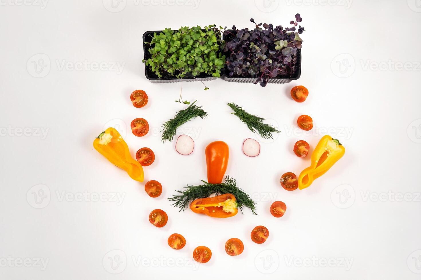 un de la persona cara hecho de vegetales en un blanco antecedentes foto