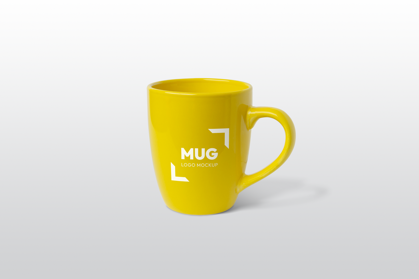 Mug with changeable color and logo mockup on separated background psd