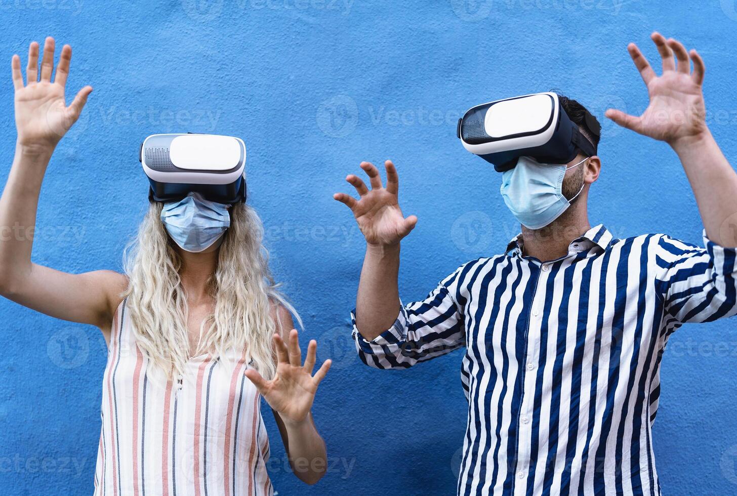 3d, corona, coronavirus, couple, covid, device, digital, experience, face, facemask, fashion, friends, fun, futuristic, gadget, game, glasses, goggles, headset, influencer, innovation, lifestyle, mask, millenial, millennial, modern, online, outbreak, pand photo