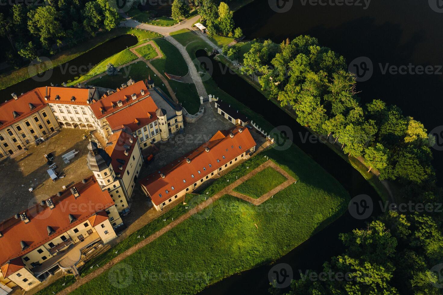 verano nesvizh castillo en el ciudad de nesvizh.belarús foto