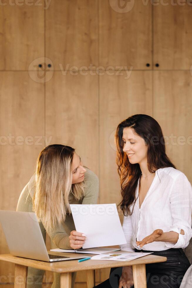 a girl after fitness classes discusses her healthy diet with a nutritionist photo
