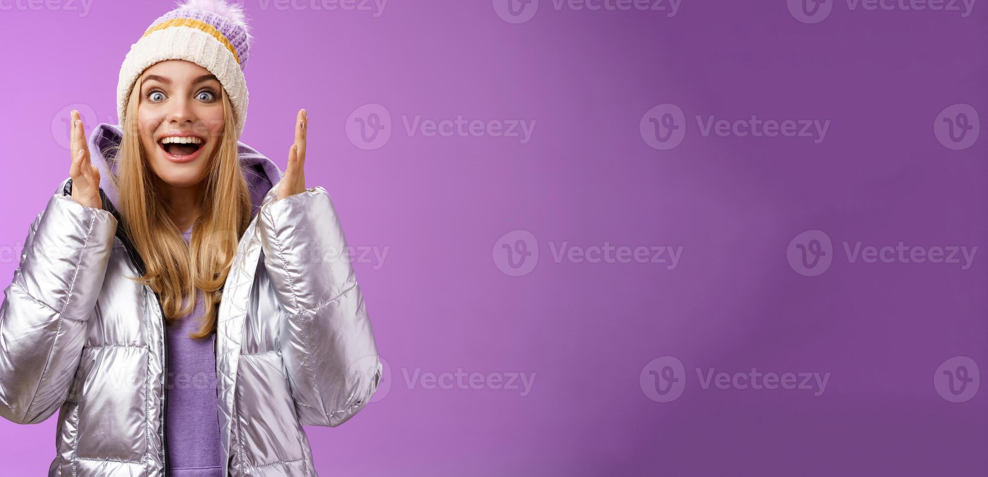 Impressed fascinated speechless attractive blond girl explaining awesome situation shaking hands excited smiling gasping happily widen eyes surprised, standing purple background amused photo