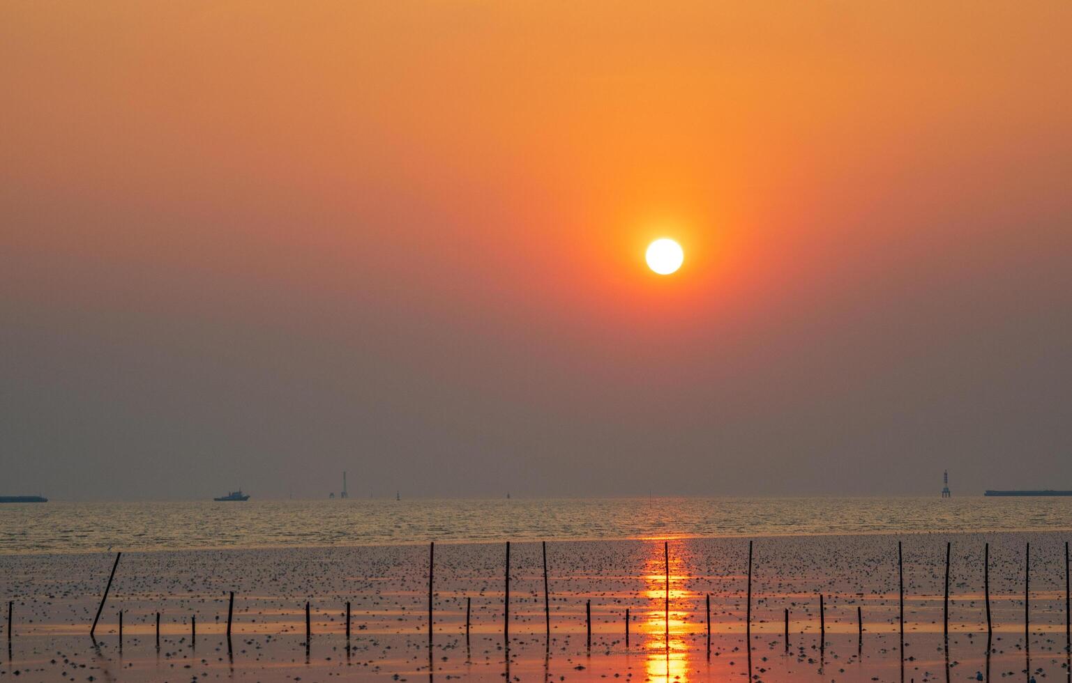 Landscape horizon viewpoint panorama summer shore sea beach nobody wind wave cool holiday look calm big sunset sky twilight evening on day time nature tropical coast beautiful ocean water travel photo