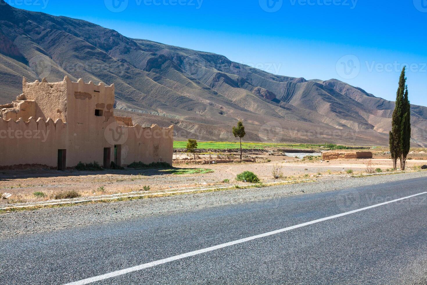 Desierto la carretera en Marruecos foto