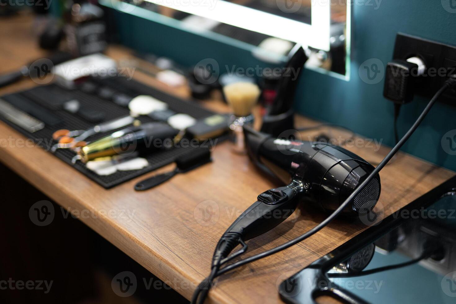 profesional herramientas de un Barbero en un de los hombres barbería foto