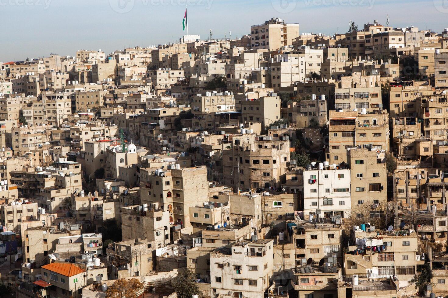 aéreo ver de amman ciudad el capital de Jordán. ciudad bohordo de ammán foto