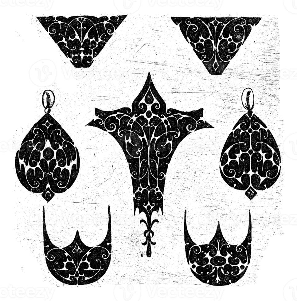 Ring ornament between six ornaments, Guillaume de la Quewellerie photo