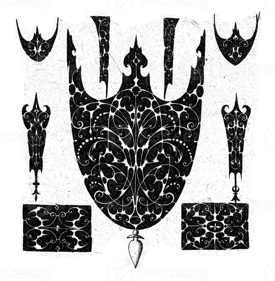 Shield-shaped ornament between eight ornaments, Guillaume de la Quewellerie photo