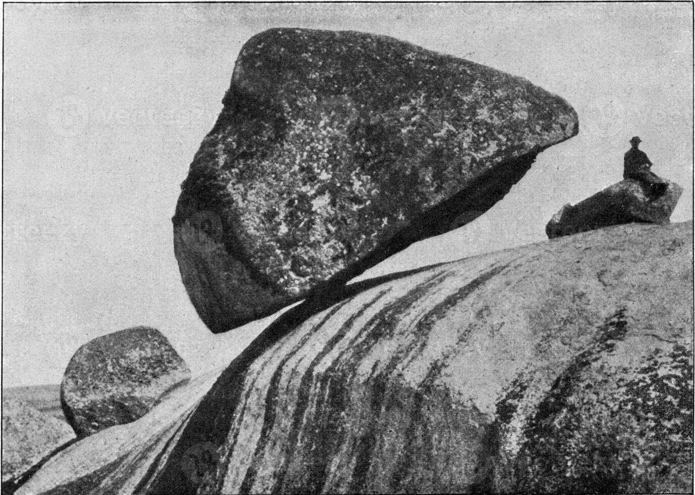 el rocoso Roca de tandilla cerca buenos aires, Clásico grabado. foto