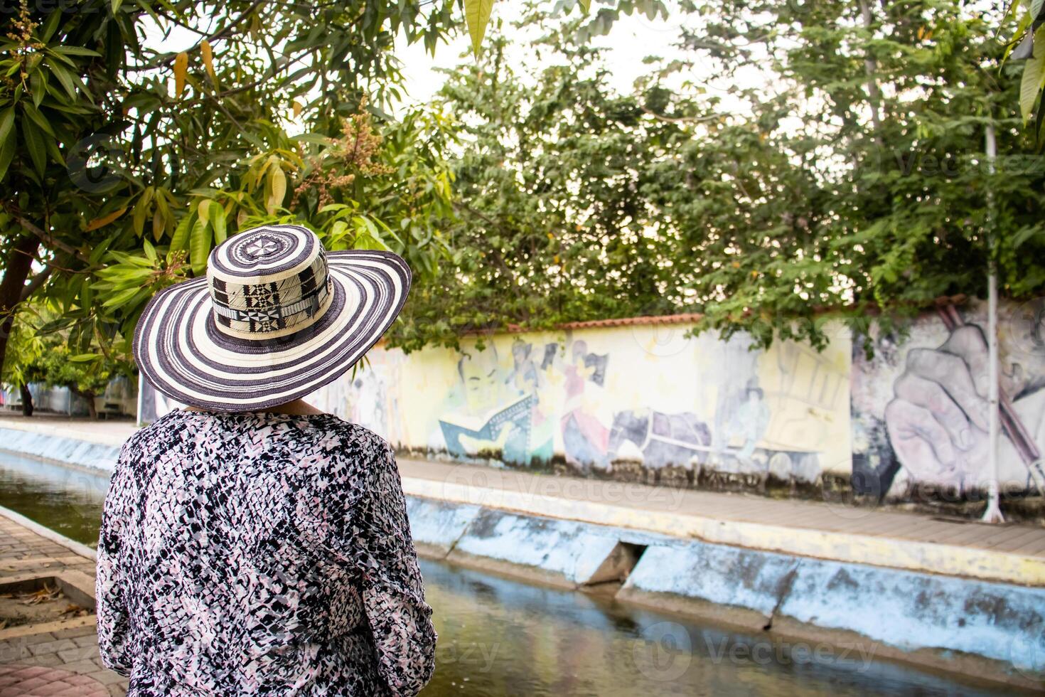 mayor mujer turista a el macondo lineal parque en aracataca el lugar de nacimiento de el Colombiana literatura nobel premio Gabriel garcia márquez foto