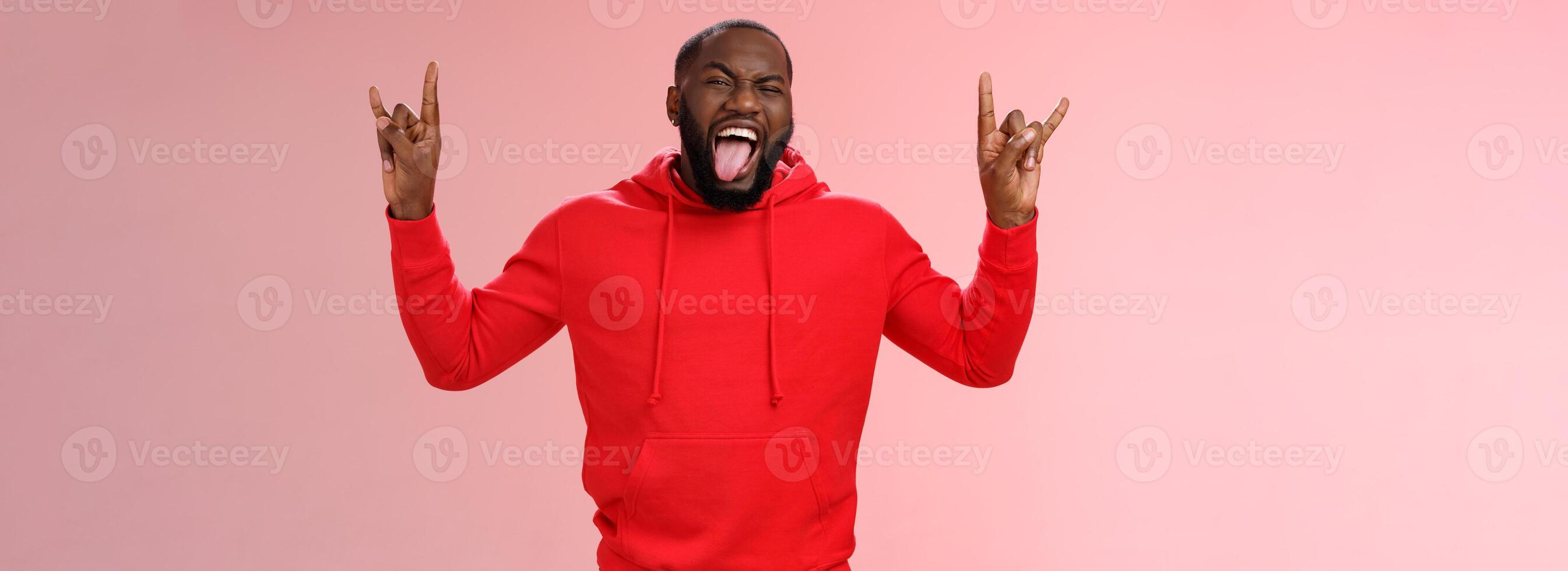 Rebellious outgoing good-looking energized african-american bearded male having fun partying show heavy metal rock-n-roll gesture stick tongue yeah enjoy awesome atmosphere music photo