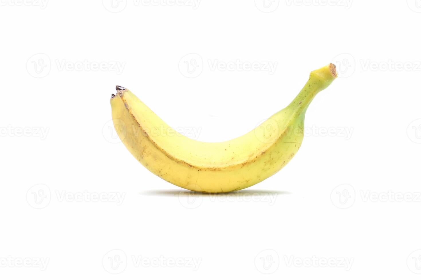 isolated Cavendish bananas on white background.It is a fruit with good taste. It has a delicious aroma. The peel is thin, not sticky. The skin color of bananas turns golden yellow when ripe. photo