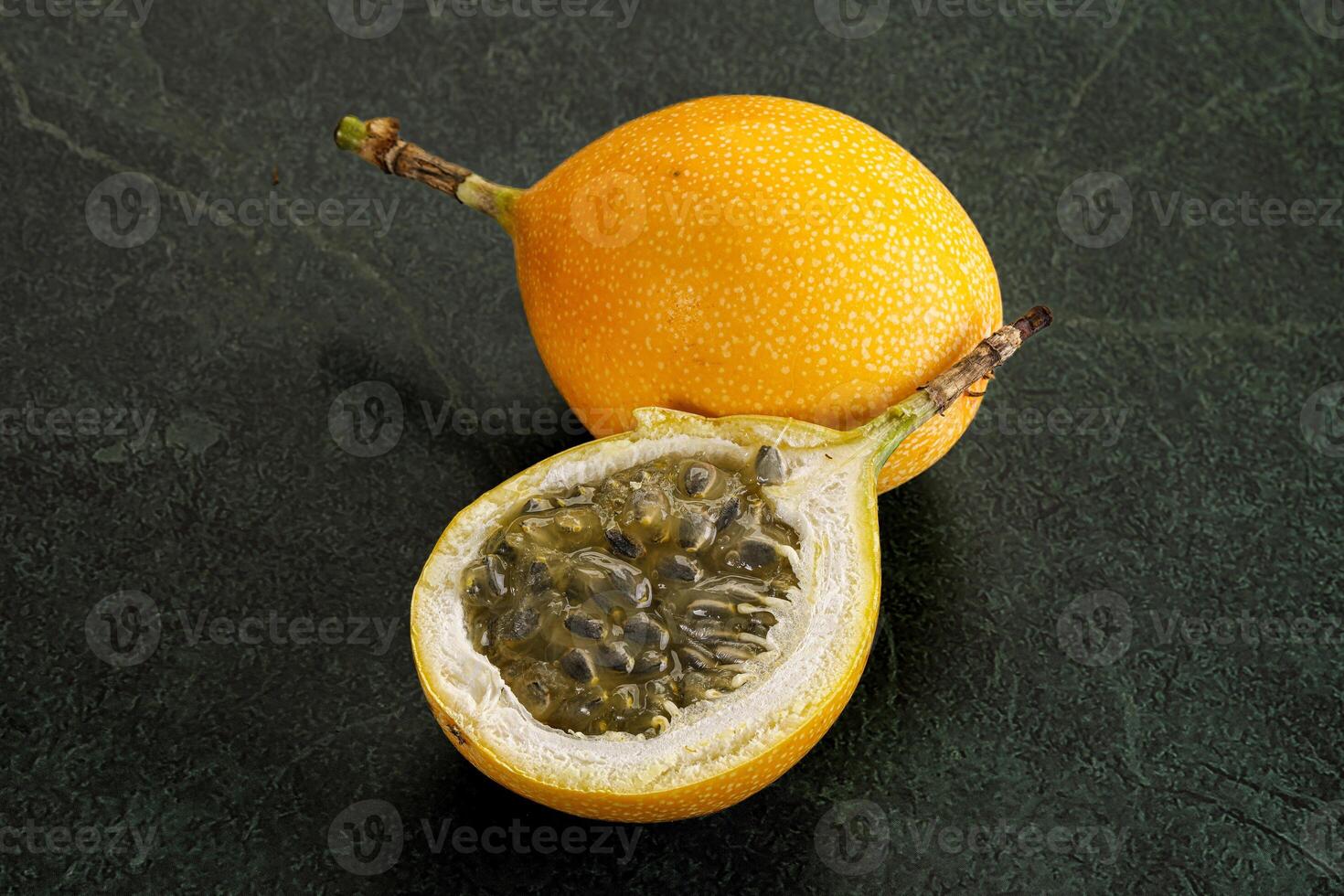 amarillo granadilla con cortar medio foto