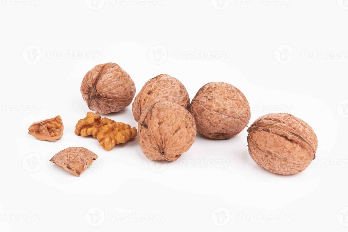 nueces en blanco foto