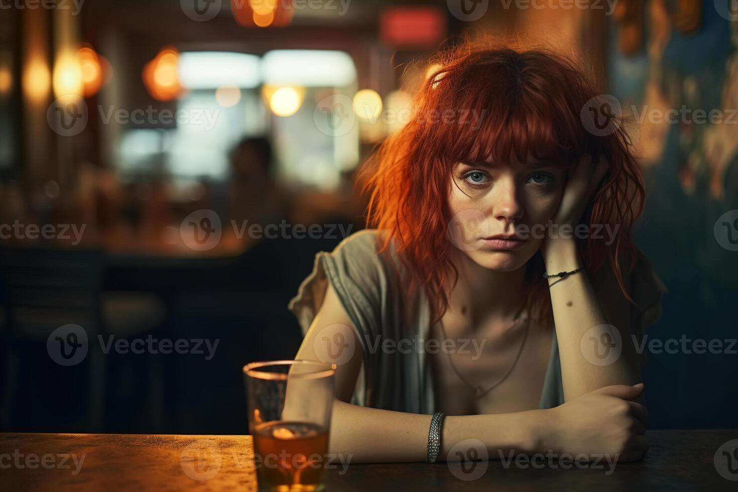 ai generado hembra alcoholismo, malo hábito adiccion concepto. triste borracho mujer sentado a bar con vaso de alcohol, Deprimido caucásico cansado joven mujer mirando a cámara foto