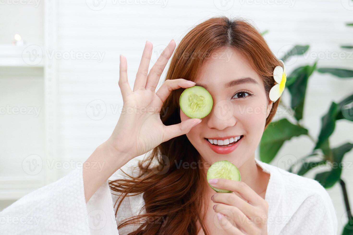 Beautiful Asian girl doing spa at home face mask with cucumber Make your face clear without acne, reduce oiliness on the face, nourish the skin to be smooth and soft. beauty concept photo