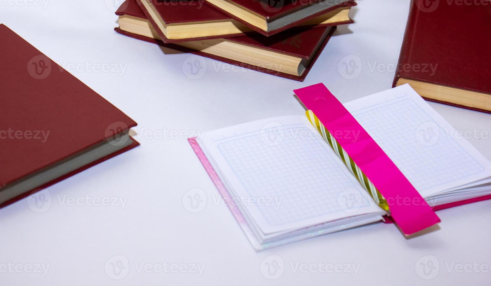 stack of books on the table, pile of books, books background photo