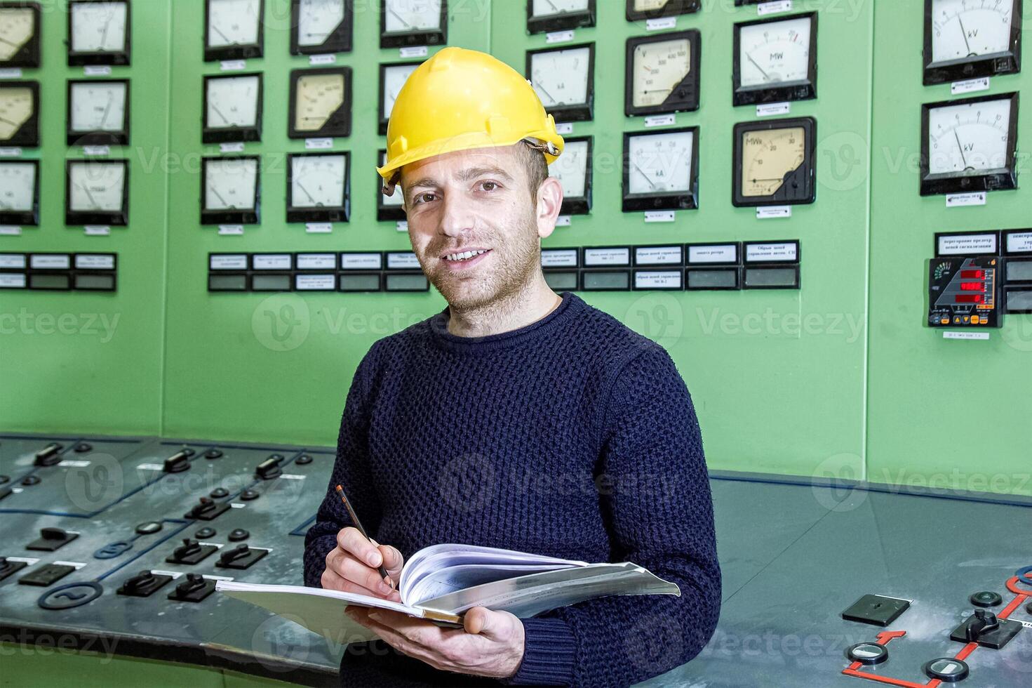 industrial trabajador a el trabajo en fábrica foto