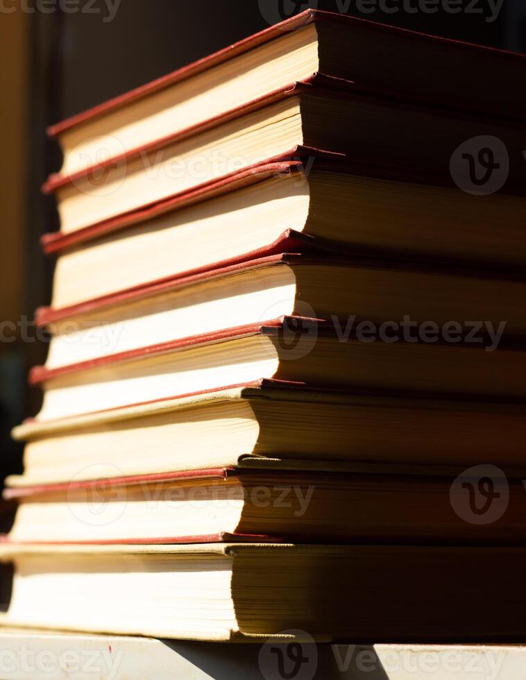 stack of books on the table, pile of books, books background photo