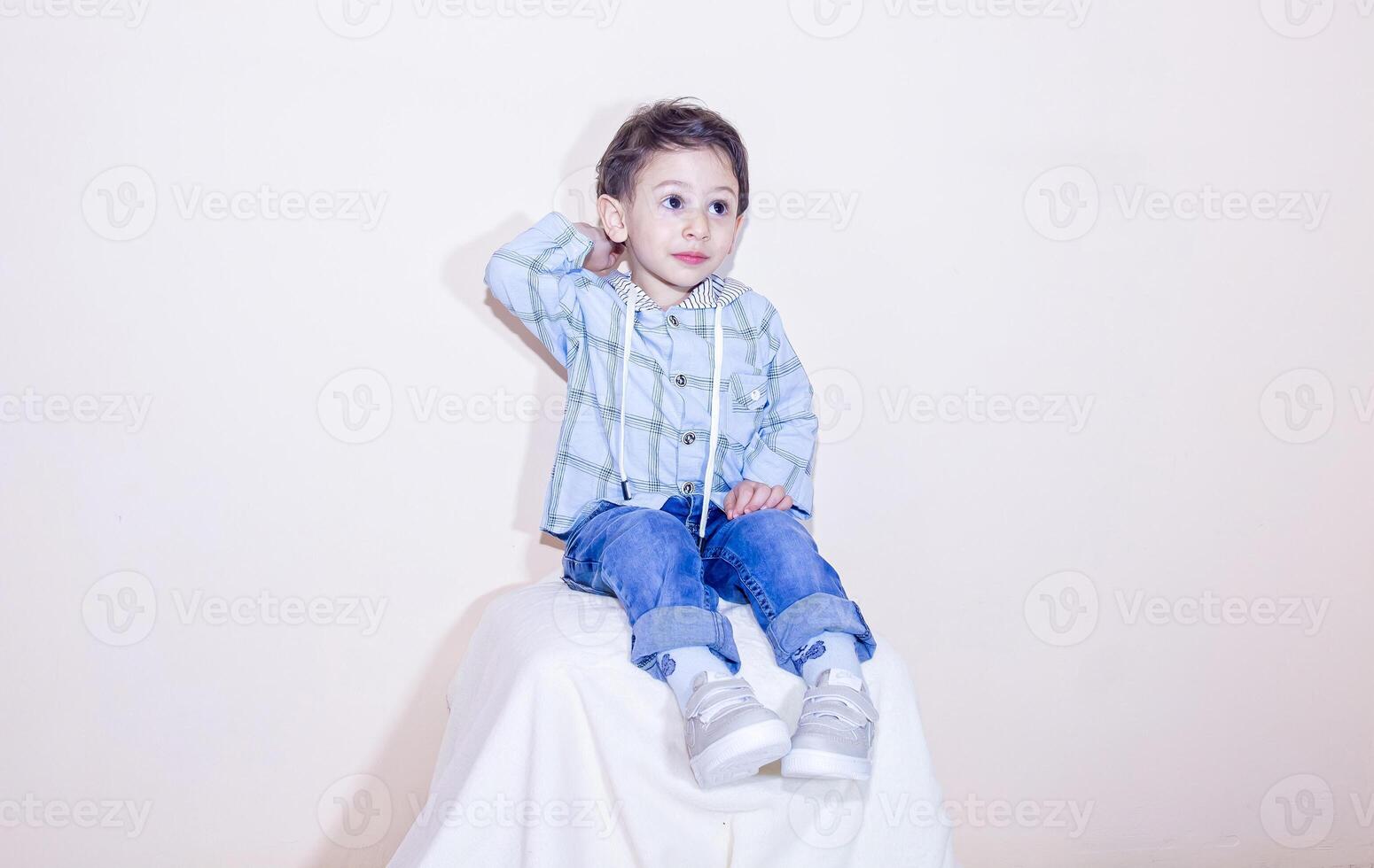 retrato de un chico, retrato de un niño, retrato de un linda niño, retrato de un pequeño chico foto