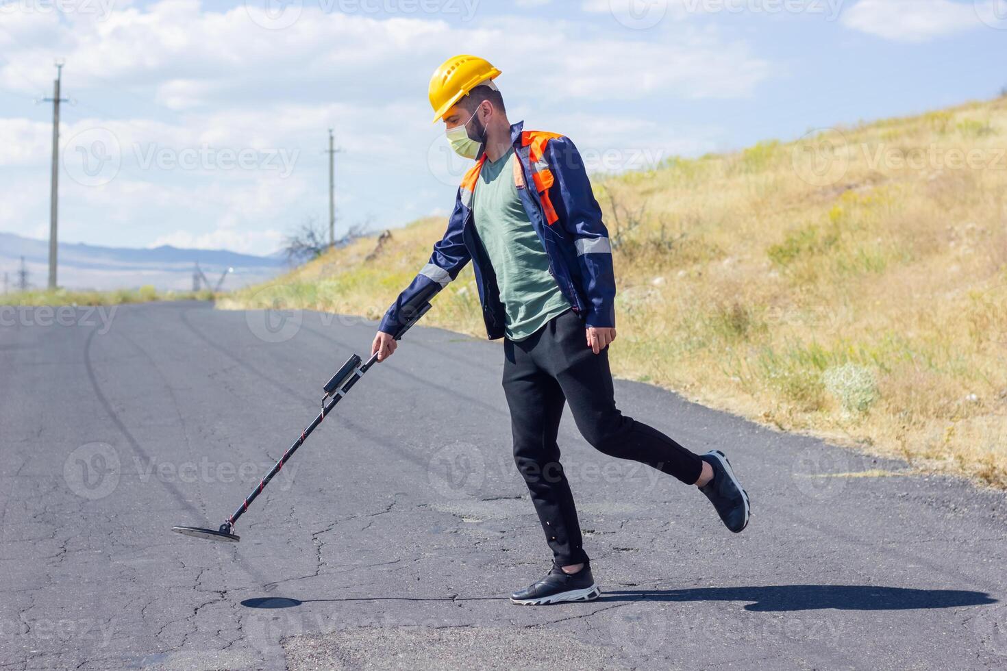 bonito joven hombre en el naturaleza foto