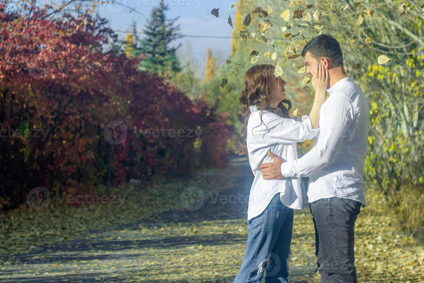 romántico Pareja en el jardín, Pareja en el naturaleza foto