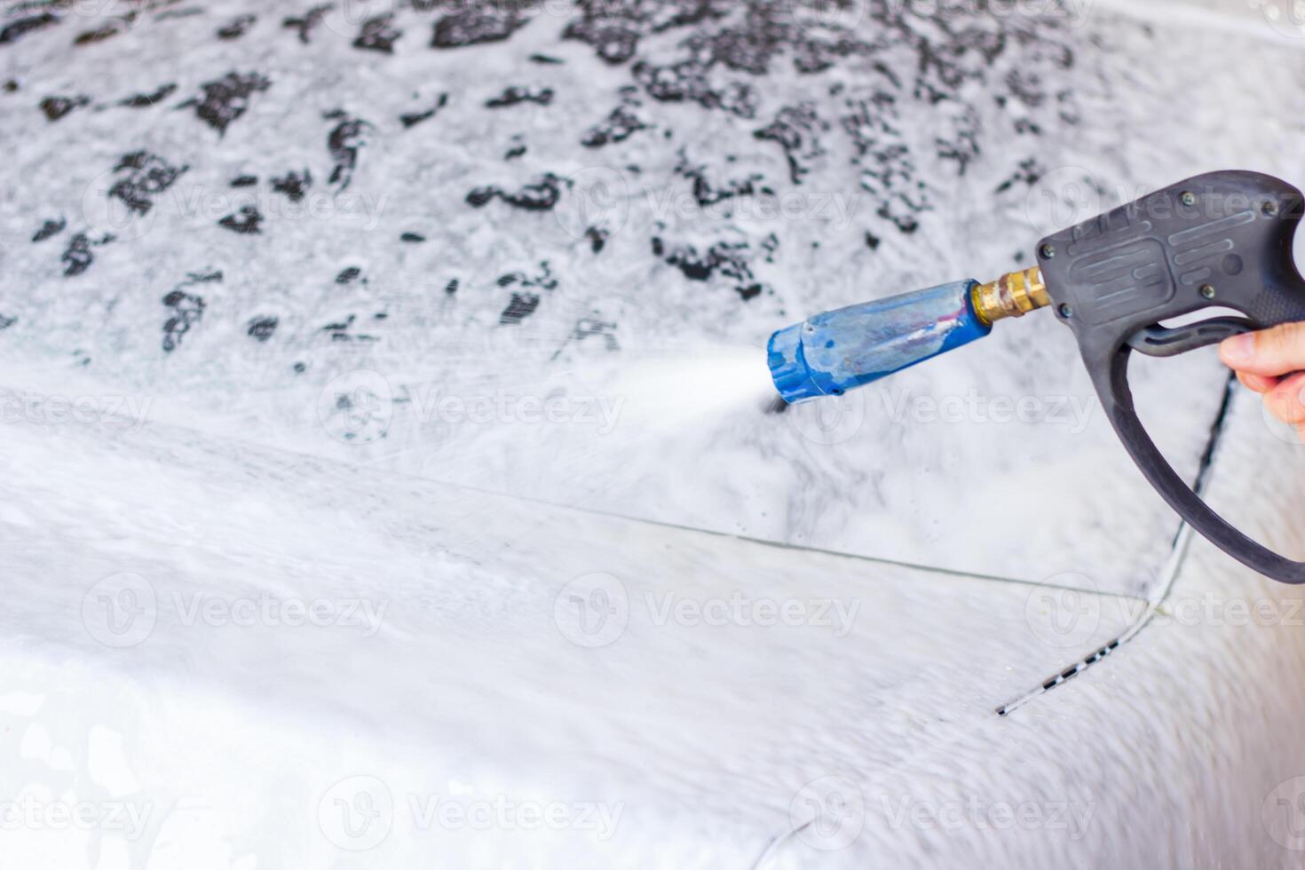 man washing a car, car washer photo