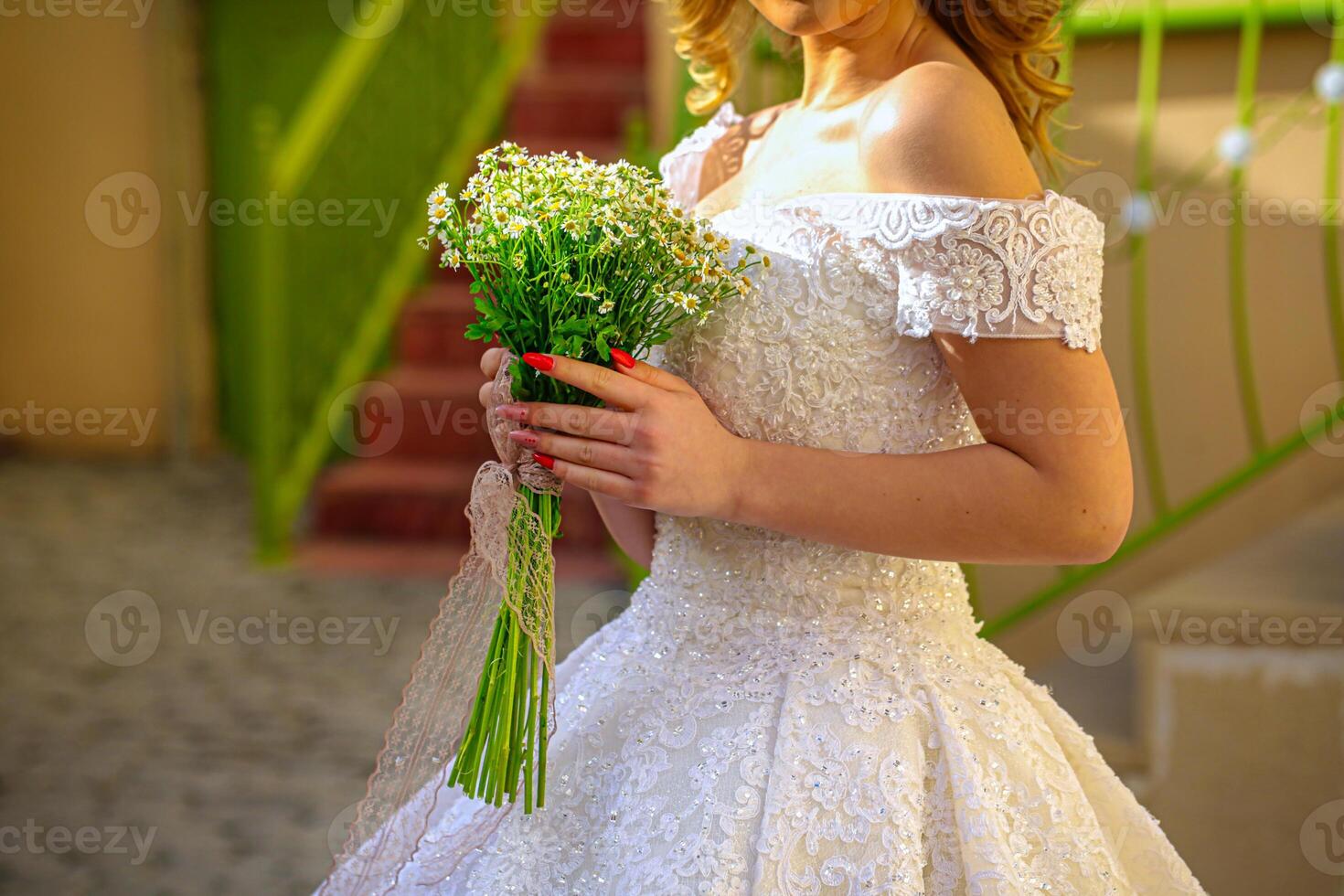 mujer en Boda vestir participación ramo de flores de flores foto