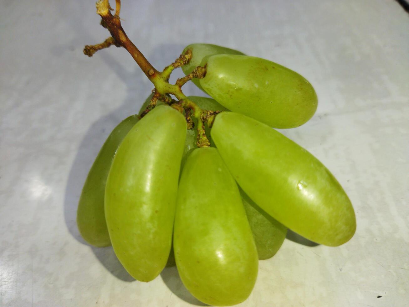 a bunch of grapes on a table photo