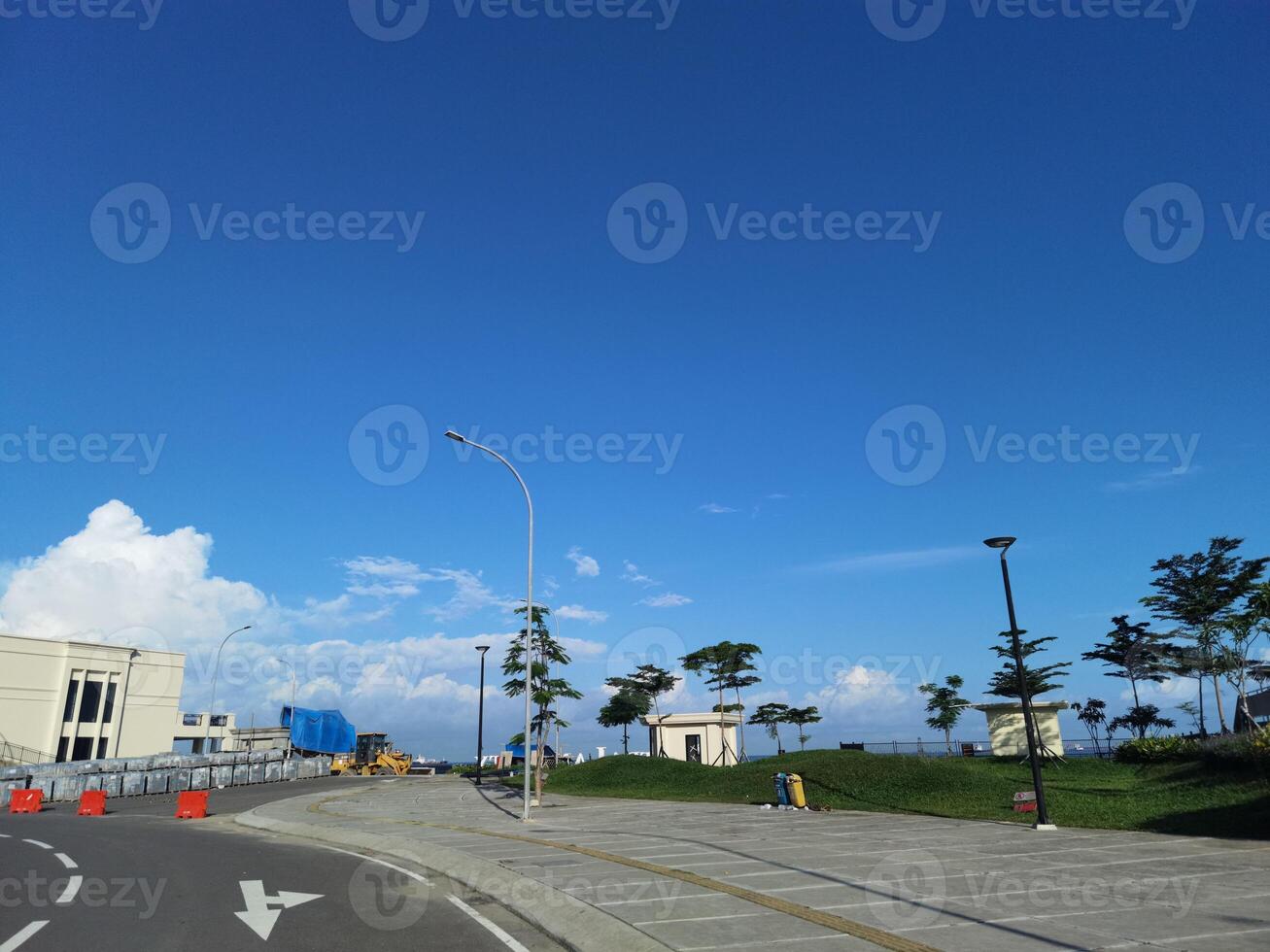 a street with a road and a building in the background photo