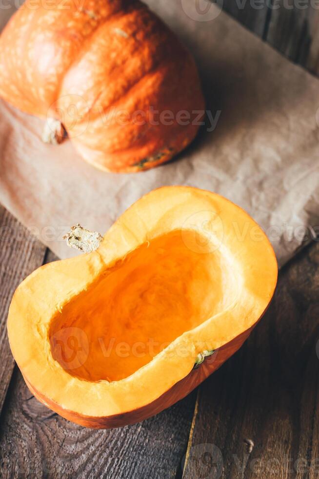 calabaza en el de madera antecedentes foto