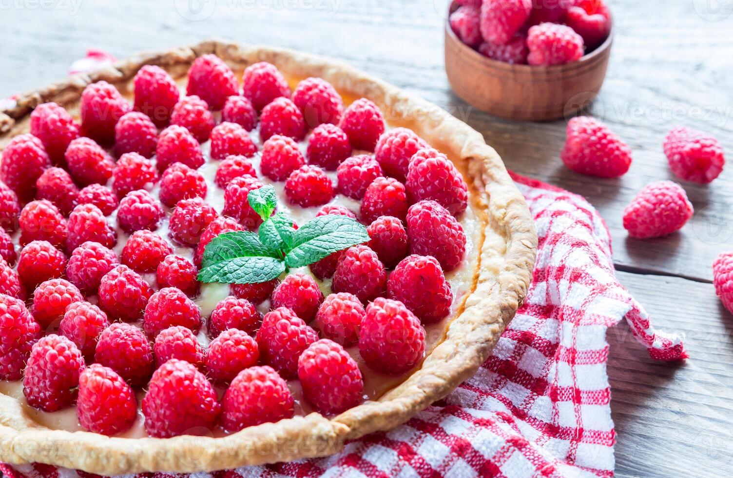 Raspberry tart with custard photo