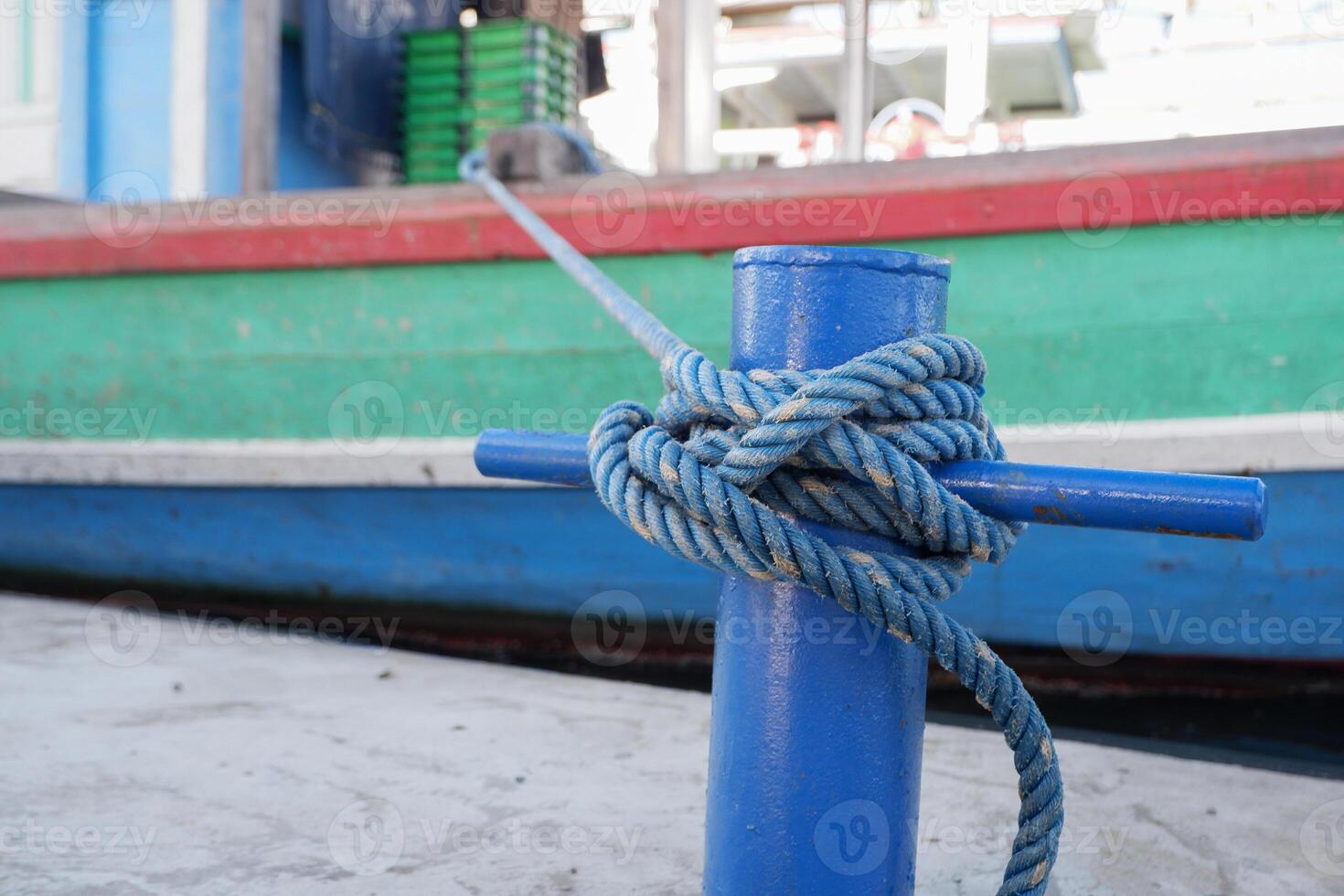 rope knot for tying a ship when anchored photo