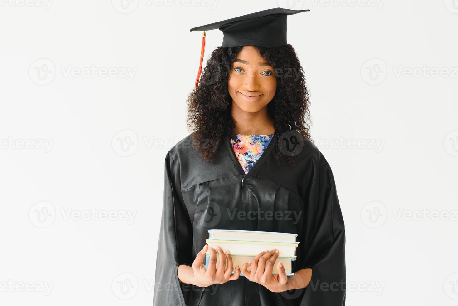 retrato de hermosa afroamericano graduado foto